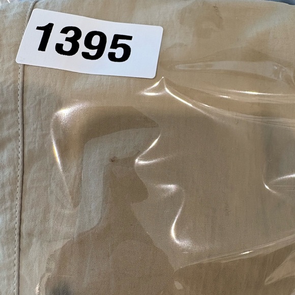 Patagonia Men’s Nylon Lightweight Hiking
Pants Size Med Tan Khaki zippers work - Picture 8 of 8